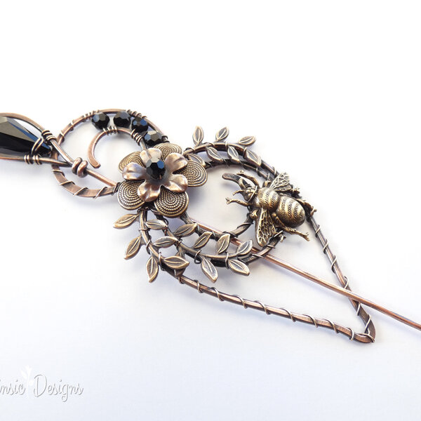 BEE SHAWL PIN/ SWEATER PIN WITH MIXED METALS AND SWAROVSKI CRYSTALS