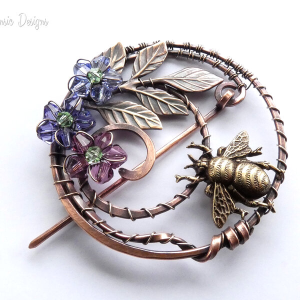 BEE ROUND SHAWL PIN/ SWEATER PIN WITH MIXED METALS AND SWAROVSKI CRYSTALS