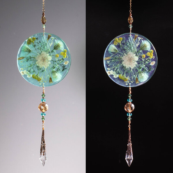 RESIN WILDFLOWER SUNCATCHER WITH CRYSTALS